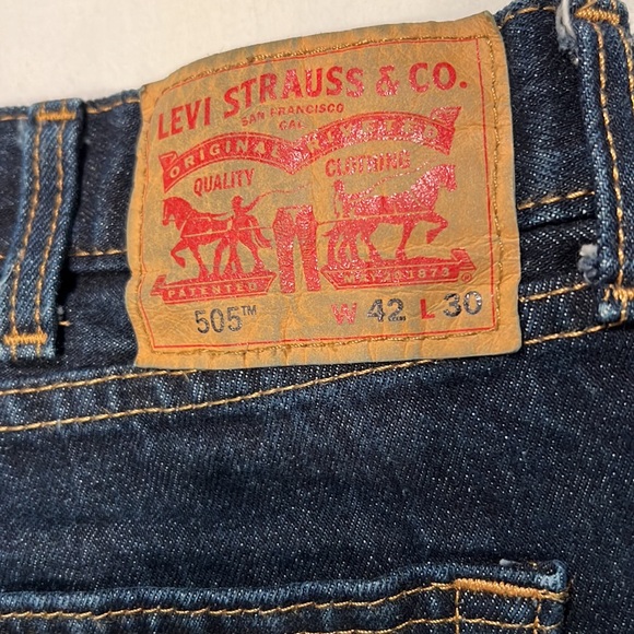 Levi 505 Jeans Size 42/30 Dark Blue Denim - Picture 2 of 7
